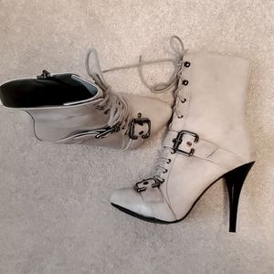Guess beige boots. 6.5